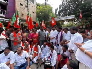 पिछड़ा वर्ग आरक्षण बंद के दौरान कुछ हिस्सों में तोड़फोड़ व यात्री भी परेशान रहे