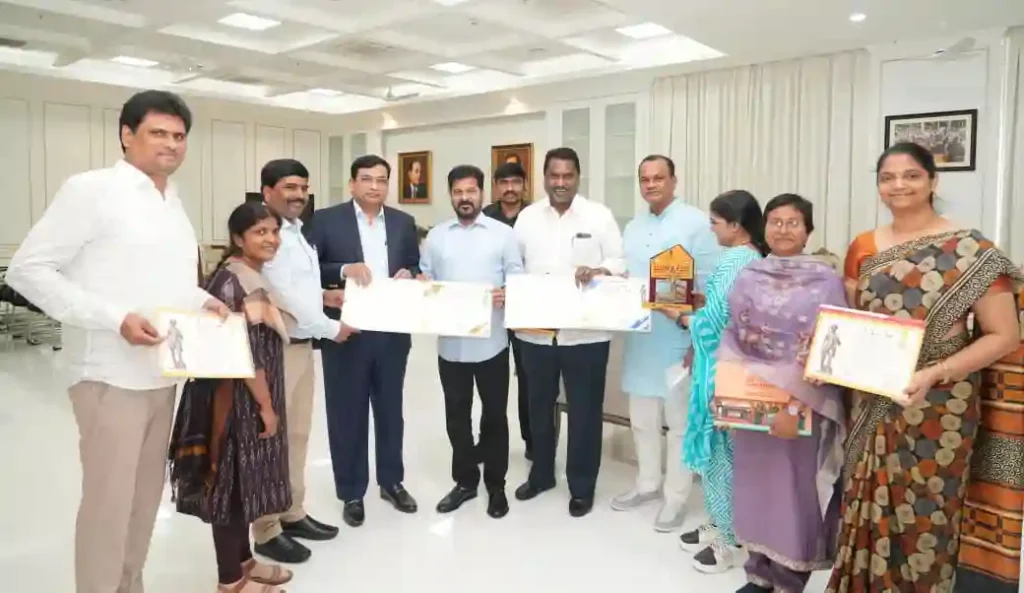 News Hindi : तेलंगाना ने किया जनजातीय कल्याण में सर्वश्रेष्ठ प्रदर्शन, राष्ट्रपति से मिला पुरस्कार
