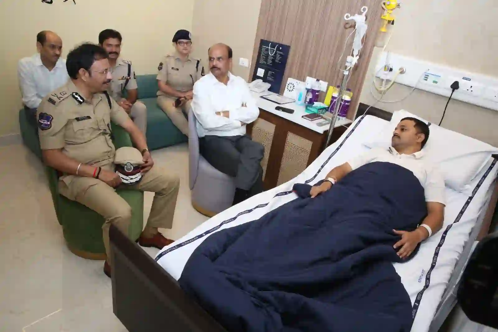 डीसीपी समेत दोनों पुलिसकर्मियों ने साहस का परिचय दिया – डीजीपी