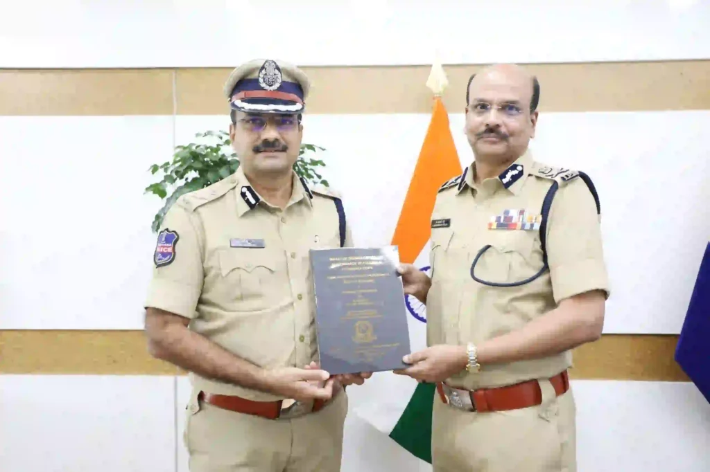 News Hindi : आईजी ने तेलंगाना पुलिस को समर्पित की पीएचडी की उपाधि