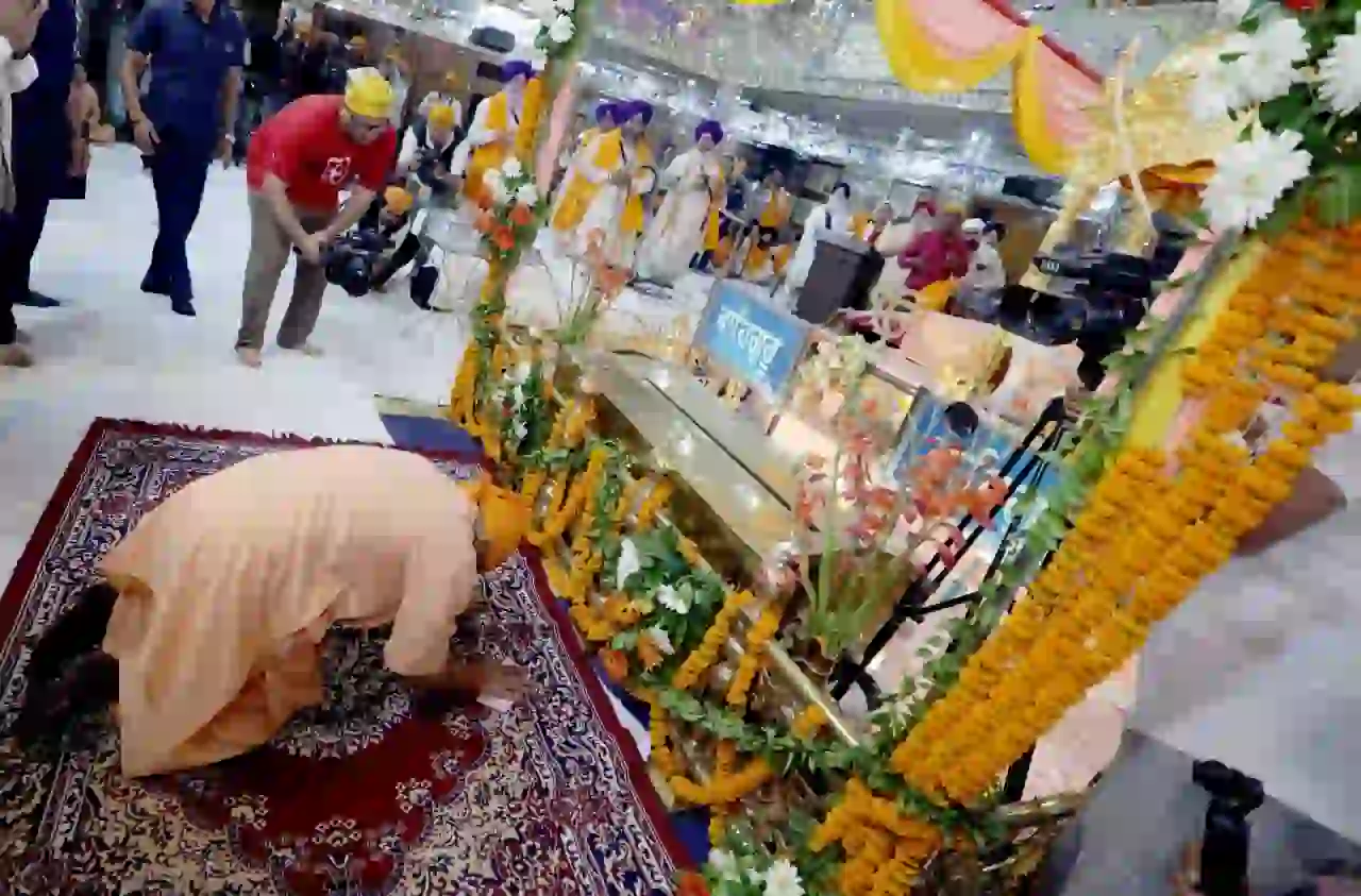 गुरु परंपरा ने भारत को दिया त्याग और बलिदान का संदेश- सीएम योगी