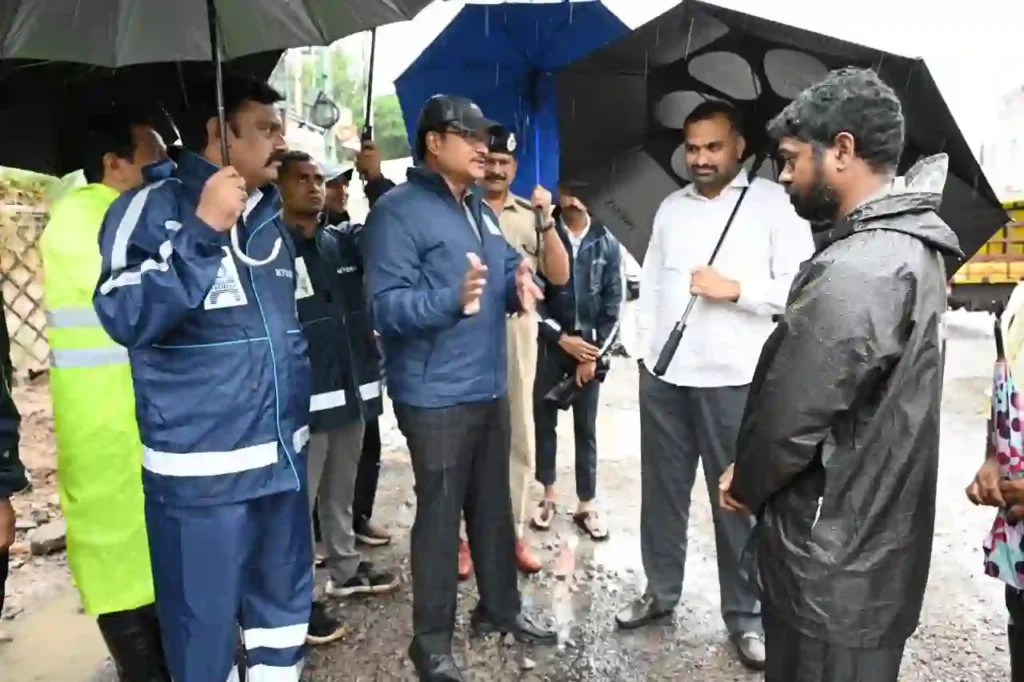 News Hindi : चक्रवाती तूफ़ान मोन्था का मार्ग उत्तरी तेलंगाना की ओर बढ़ा