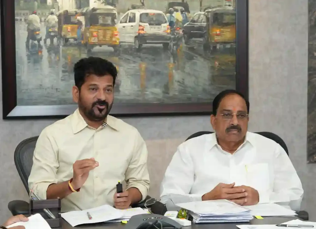 News Hindi : छतों पर फंसे परिवारों को ड्रोन से भोजन के पैकेट उपलब्ध कराए – मुख्यमंत्री