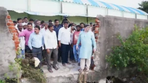 मंत्री ने बाढ़ प्रभावित क्षेत्रों का दौरा किया