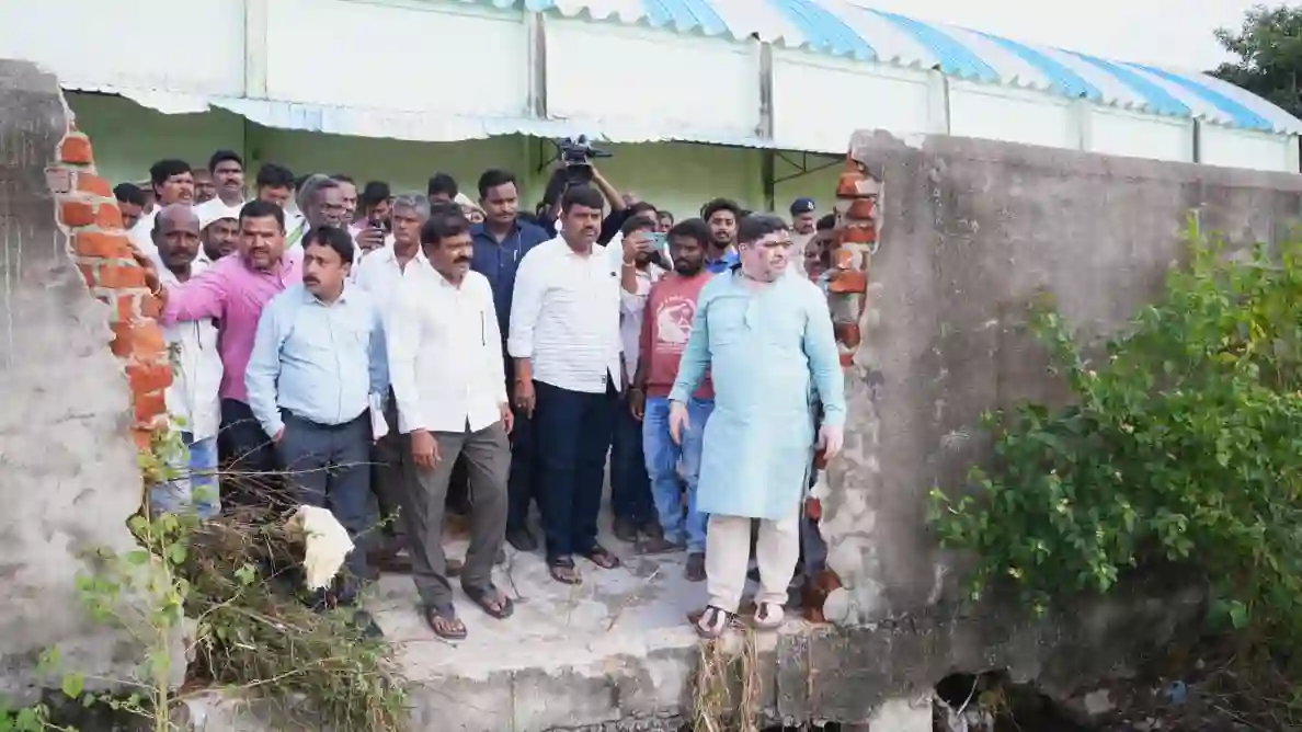 मंत्री ने बाढ़ प्रभावित क्षेत्रों का दौरा किया