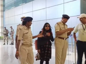 पटना एयरपोर्ट पर संदिग्ध महिला गिरफ्तार