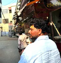 कुलदीप ने वृंदावन में किए बांके बिहारी मंदिर के दर्शन