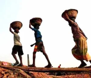 मनुस्मृति के हवाले से तय होगी मजदूरी दरें?