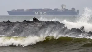 चक्रवात ‘मोंथा’ ओडिशा-बंगाल की ओर बढ़ा