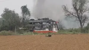 जयपुर के टोडी गांव हादसा,करंट से बस में लगी आग