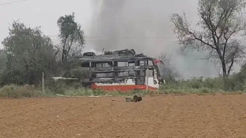 Latest News : जयपुर के टोडी गांव हादसा,करंट से बस में लगी आग