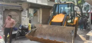 पीएम आवास पर बुलडोजर का खतरा