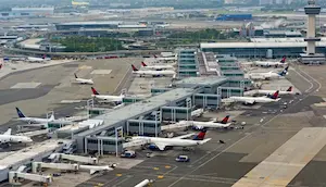 अमेरिका में शटडाउन का असर, 10% उड़ानें घटेंगी