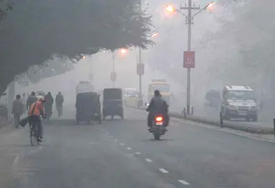 Latest Hindi News : बिहार में ठंड ने समय से पहले दी दस्तक, तापमान 9°C तक गिरा