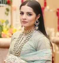 Celina Jaitely- सेलिना जेटली पति के खिलाफ हाईकोर्ट पहुंचीं