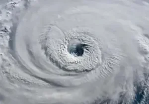 तूफान सेन्यार ने दी चेतावनी, चार राज्यों में स्कूल-कॉलेज बंद, प्रशासन अलर्ट