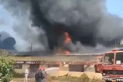 Latest Hindi News : महाराष्ट्र के जलगांव में केमिकल फैक्ट्री में बड़ा हादसा, 12 लोग बचाए गए