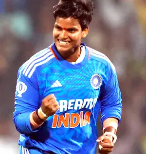 Latest Hindi News : स्पिन से पहले तेज गेंदबाज थीं दीप्ति शर्मा