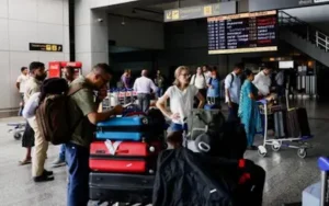 दिल्ली एयरपोर्ट पर एटीसी सिस्टम फेल, 100 से ज्यादा उड़ानें प्रभावित