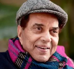 धर्मेंद्र की सेहत को लेकर अफवाहें तेज, ईशा ने कहा-‘पापा बिल्कुल ठीक हैं