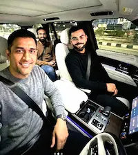 Dhoni- महेंद्र सिंह धोनी ने टीम इंडिया को डिनर पर बुलाया