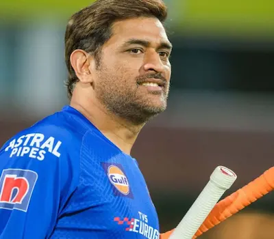 Latest Hindi News : 2026 तक जारी रहेगा धोनी का आईपीएल सफर – काशी विश्वनाथ