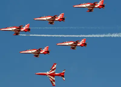 Latest Hindi News : भारतीय वायुसेना की ‘सूर्यकिरण’ टीम दुबई में दिखाएगी हवाई कौशल