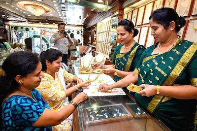 Breaking News: Gold Silver: सोना-चांदी की कीमतों में भारी उछाल