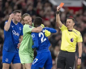 प्रीमियर लीग ड्रामा: गुए ने साथी खिलाड़ी को थप्पड़ मारा