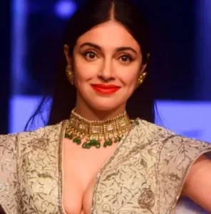 Divya-दिव्या ‘सावी–जिगरा’ विवाद में फिर चर्चा में