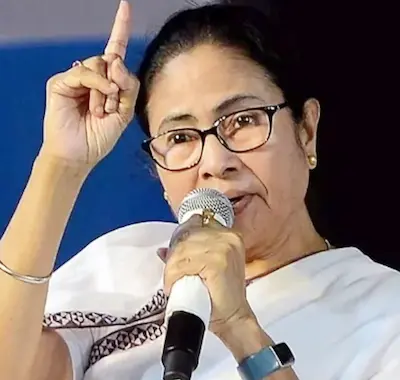 Latest Hindi News : SIR- एसआईआर के जरिये निशाना बनाया तो हिला दूंगी BJP की नींव-ममता