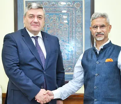 Latest Hindi News : रूस में फंसे 44 भारतीय जवानों की वतन वापसी के लिए सक्रिय हुआ भारत