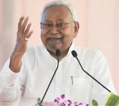 Latest Hindi News : नीतीश के बड़े ऐलान-बिहार में बंपर नौकरियां और डिफेंस कॉरिडोर की तैयारी