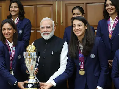 Latest Hindi News : विश्वकप जीतने वाली महिला टीम ने प्रधानमंत्री से की मुलाकात