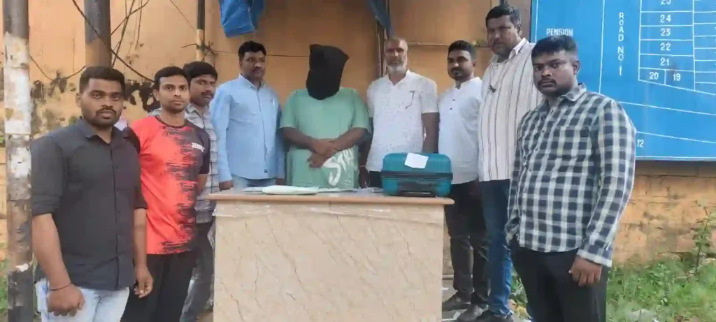 News Hindi : सिविल कांट्रैक्टर बन गया ड्रग तस्कर, भारी मात्रा में नशीले पदार्थ के साथ गिरफ्तार