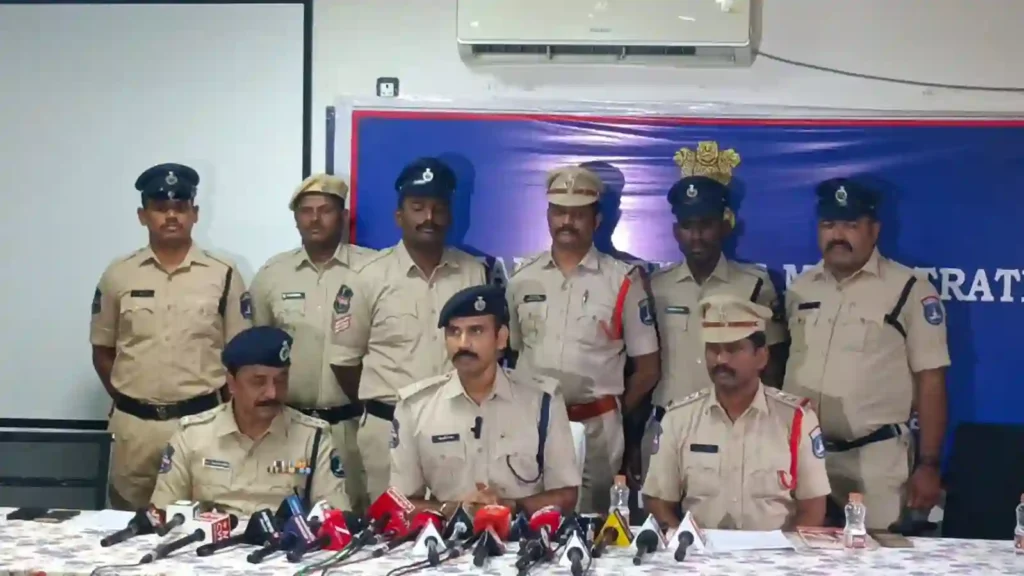 News Hindi : गेस्ट रूम और पीजी हॉस्टल में पुलिस का छापा, भारी मात्रा में मादक पदार्थ बरामद