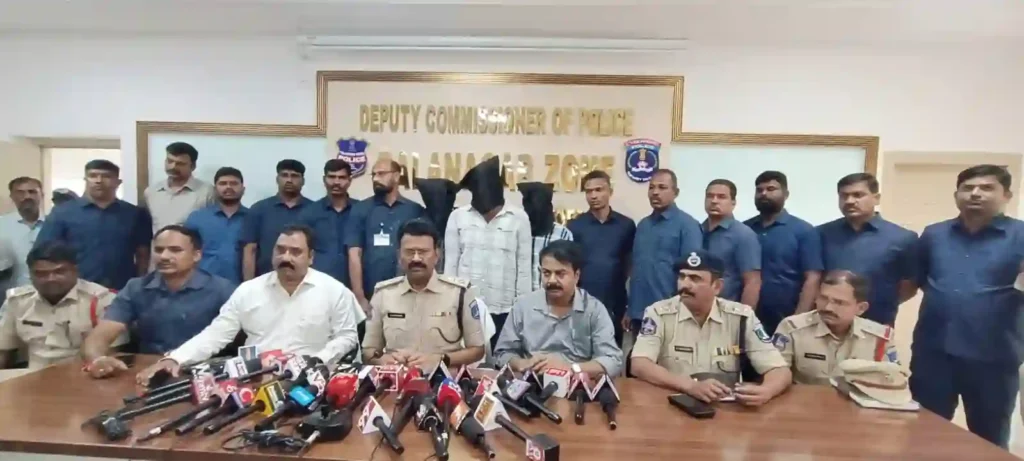 News Hindi : दिनदहाड़े हत्या करने वाले तीन आरोपी गिरफ्तार