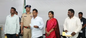 तेलंगाना में लाखों के इनामी 37 माओवादियों का सरेंडर