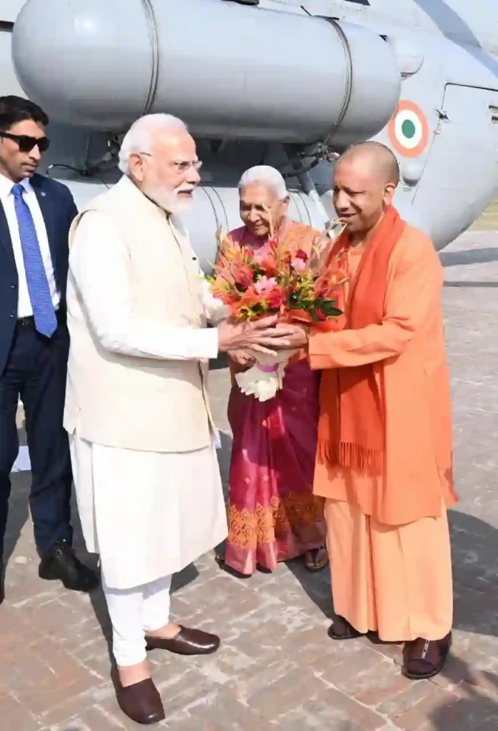 News Hindi : अयोध्यावासियों ने जयश्रीराम के जयकारे संग प्रधानमंत्री मोदी का किया स्वागत