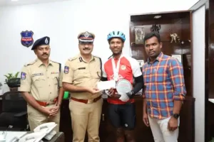 कश्मीर से कन्याकुमारी साइक्लिंग अभियान, पुलिसकर्मी ने 4,249 किमी की यात्रा की