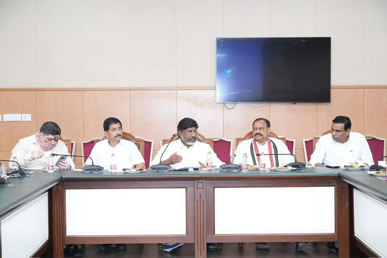 लोकतांत्रिक मूल्यों की रक्षा के लिए सहयोग से काम करें – भट्टी विक्रमार्क