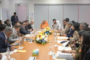 योगी आदित्यनाथ ने किया नोएडा इंटरनेशनल एयरपोर्ट का निरीक्षण