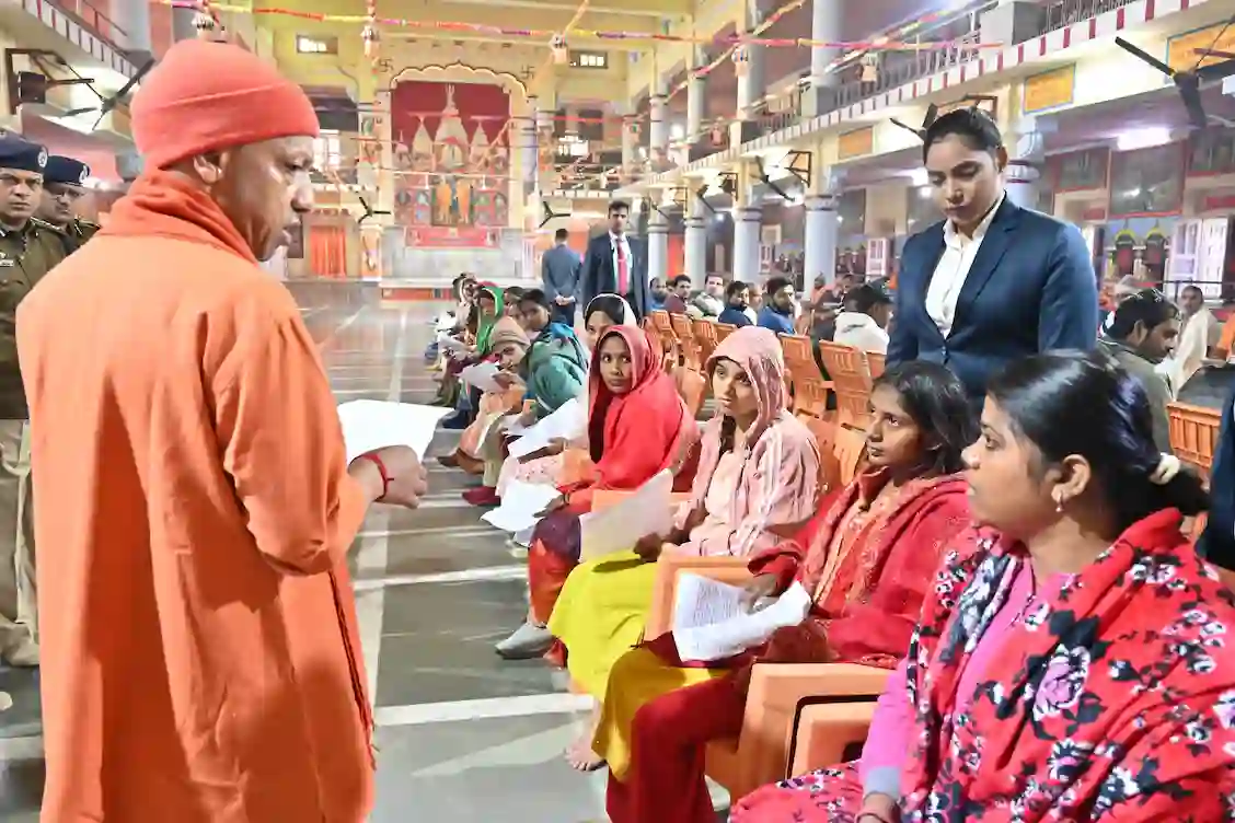 बिना चिंता कराएं इलाज, सरकार करेगी भरपूर आर्थिक मदद – सीएम योगी