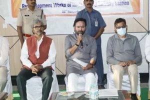 केन्द्रीय मंत्री ने हाई-टेक सिटी रेलवे स्टेशन के कामों का किया निरीक्षण