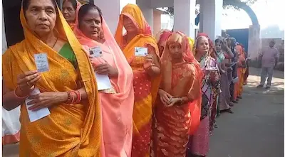 Latest Hindi News : बिहार चुनाव के दूसरे चरण में 11 बजे तक 31.38% मतदान, मतदाताओं में उत्साह
