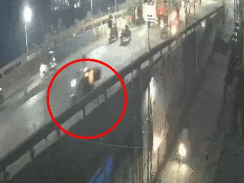 Latest News : अंबरनाथ पुल पर बेकाबू कार ने बाइक सवारों को कुचला