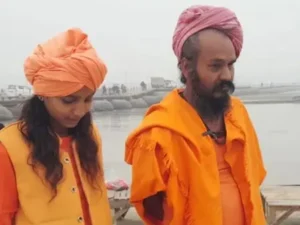 आगरा में 13 साल की बेटी 10 माह बाद घर लौटी