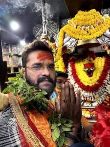 मां विंध्याचल देवी की शरण में खेसारी लाल यादव