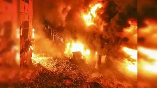 Latest News : बांग्लादेश की झुग्गी बस्ती में भीषण आग, सैकड़ों परिवार बेघर