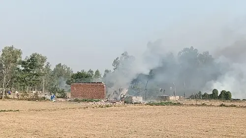 Latest News : बाराबंकी की पटाखा फैक्ट्री में धमाका